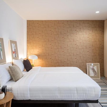 China Cozy Asoke Hotel Bangkok Bagian luar foto