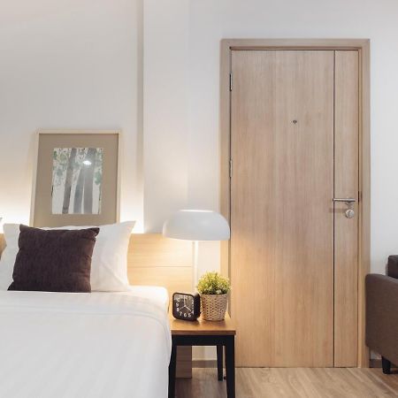 China Cozy Asoke Hotel Bangkok Bagian luar foto