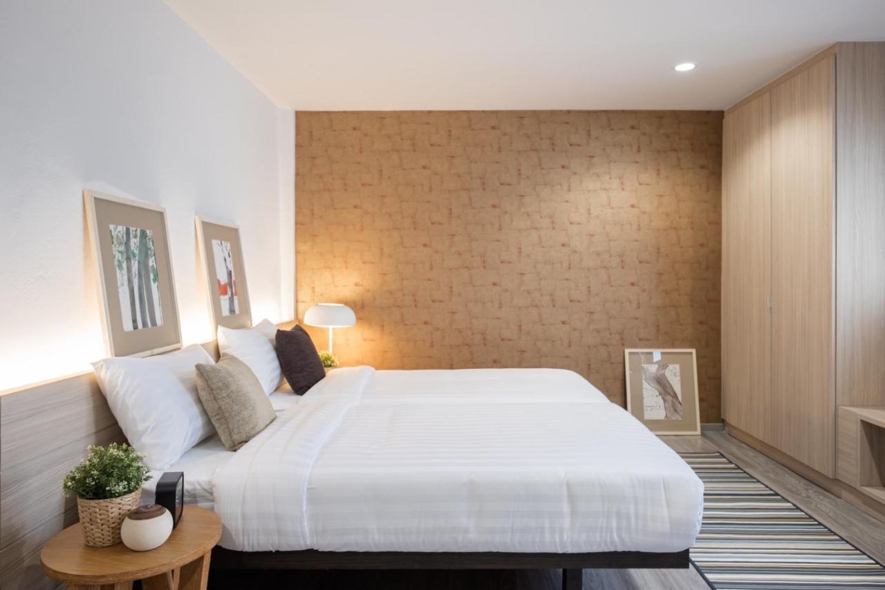 China Cozy Asoke Hotel Bangkok Bagian luar foto
