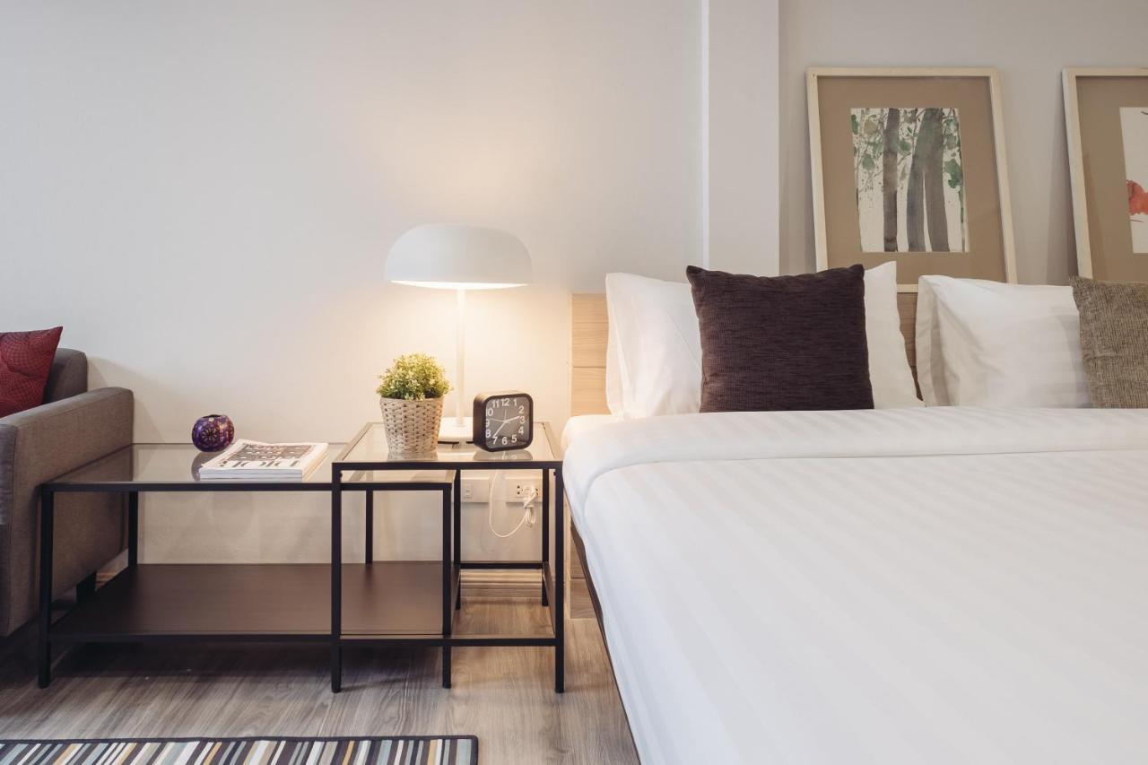 China Cozy Asoke Hotel Bangkok Bagian luar foto