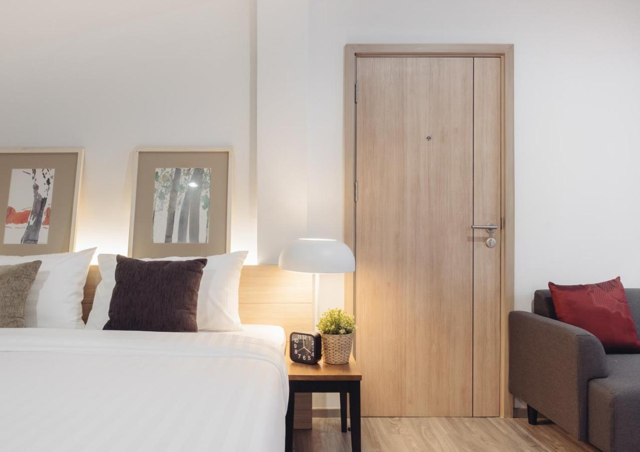 China Cozy Asoke Hotel Bangkok Bagian luar foto