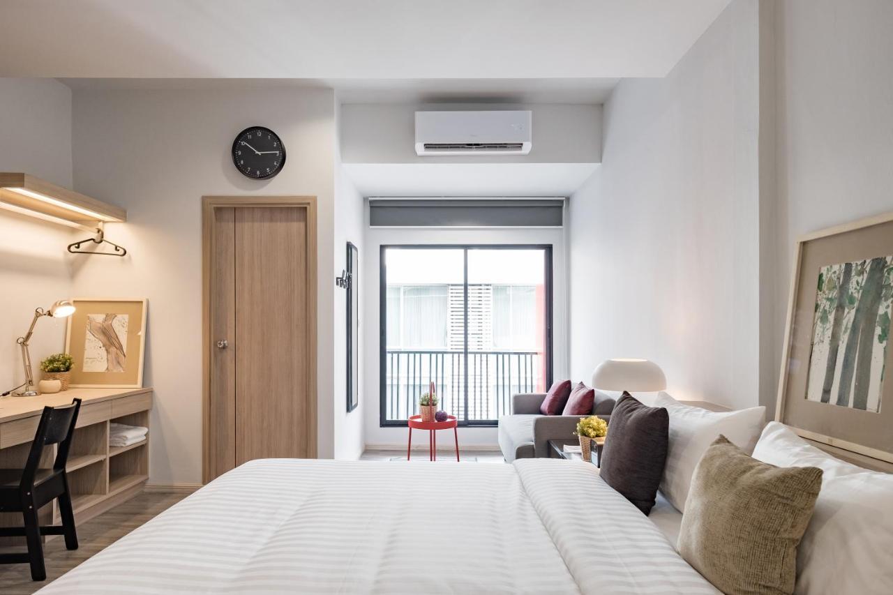 China Cozy Asoke Hotel Bangkok Bagian luar foto