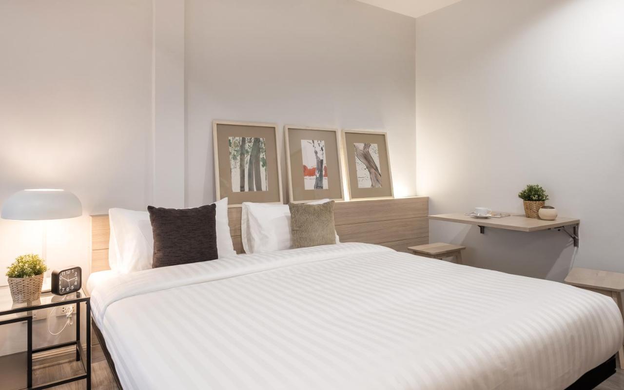 China Cozy Asoke Hotel Bangkok Bagian luar foto