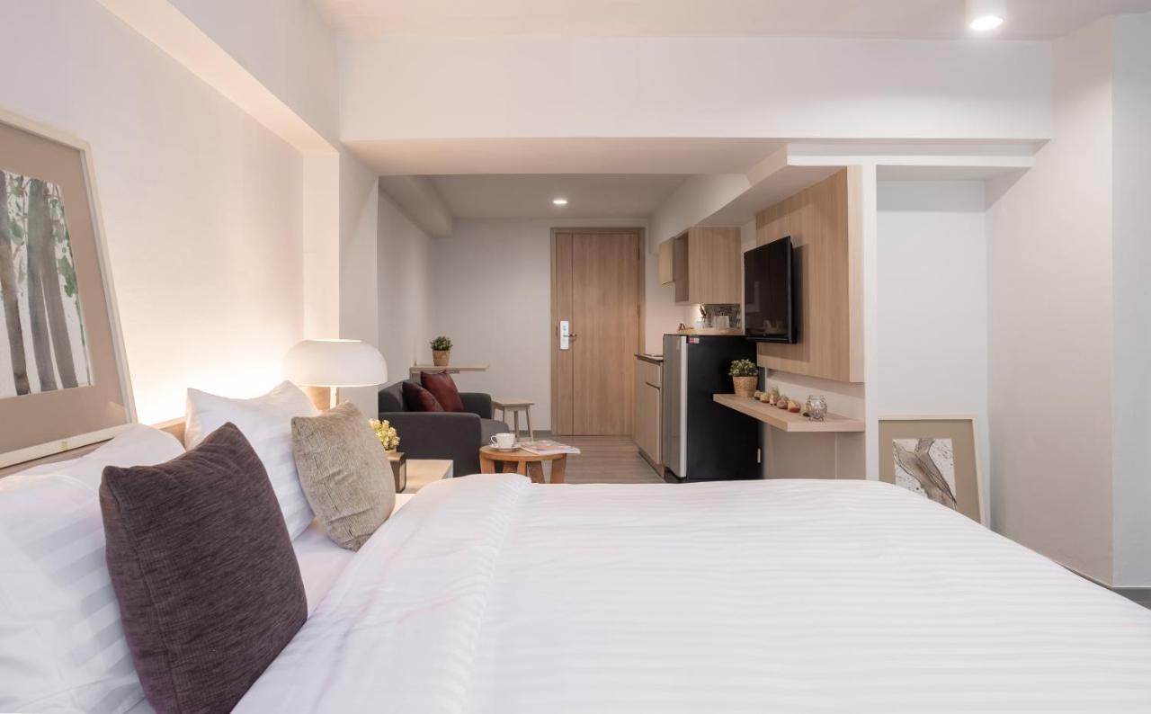 China Cozy Asoke Hotel Bangkok Bagian luar foto