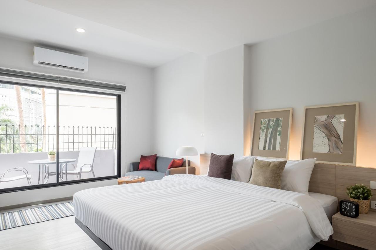 China Cozy Asoke Hotel Bangkok Bagian luar foto