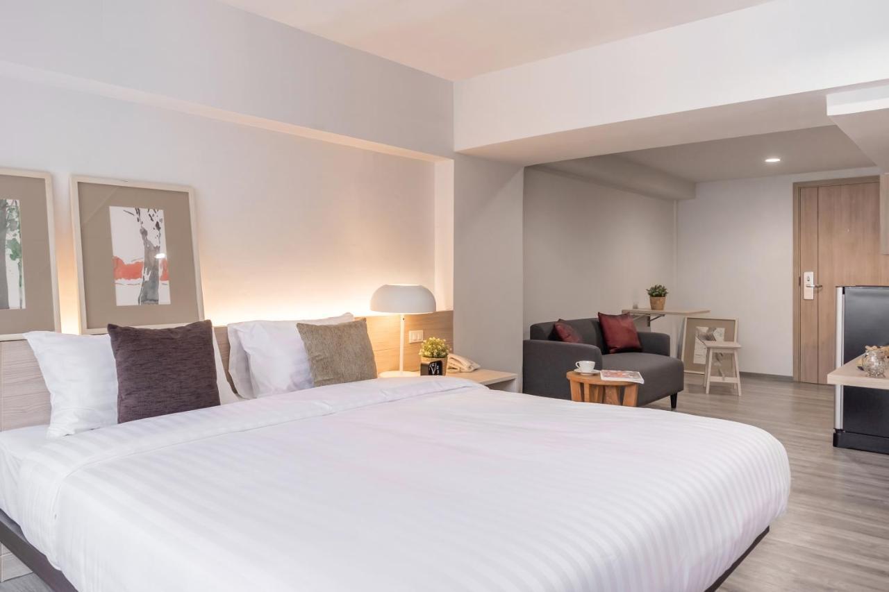 China Cozy Asoke Hotel Bangkok Bagian luar foto