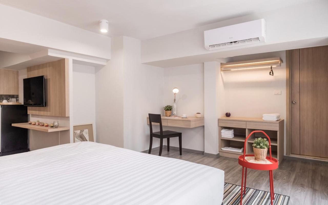 China Cozy Asoke Hotel Bangkok Bagian luar foto