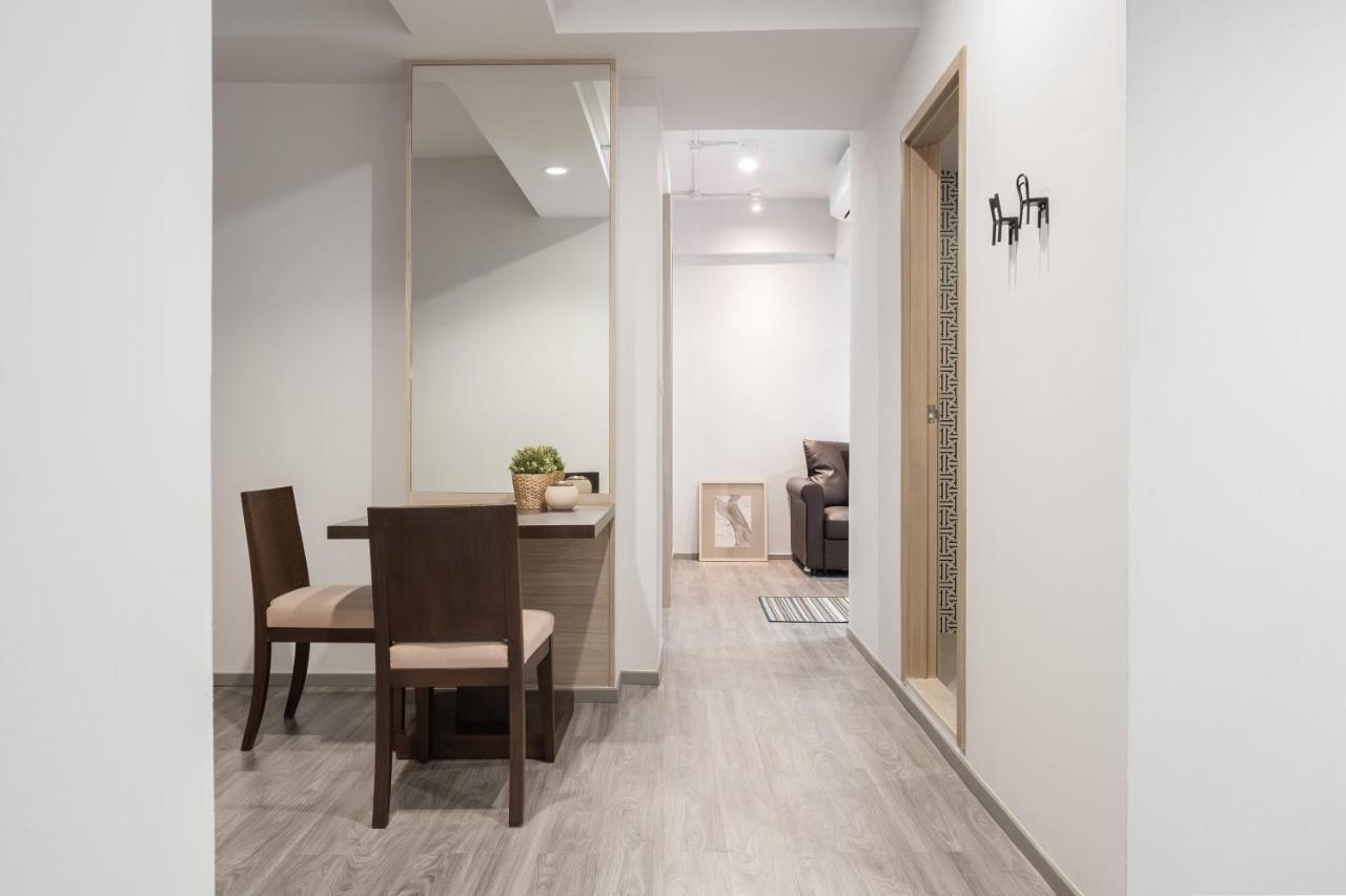 China Cozy Asoke Hotel Bangkok Bagian luar foto