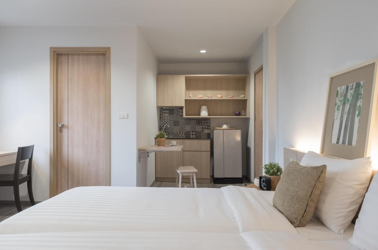 China Cozy Asoke Hotel Bangkok Bagian luar foto