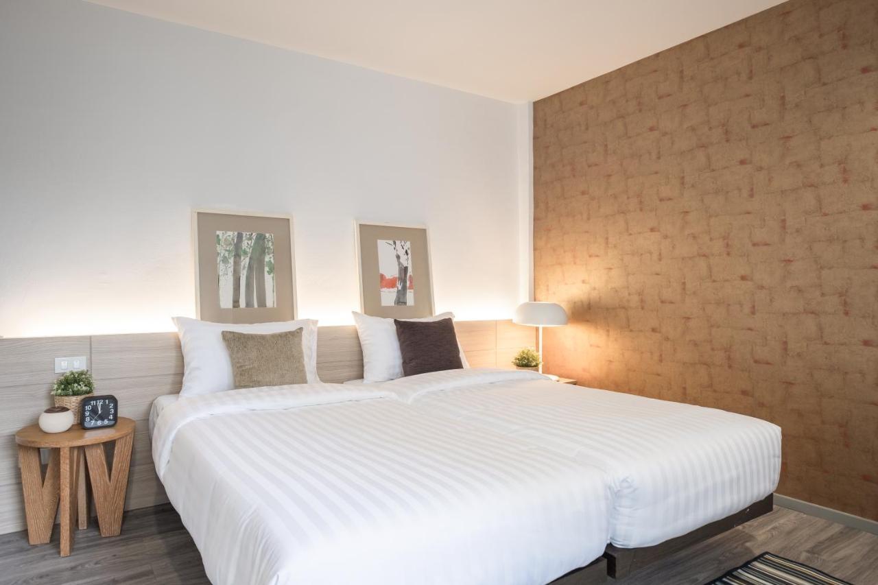 China Cozy Asoke Hotel Bangkok Bagian luar foto