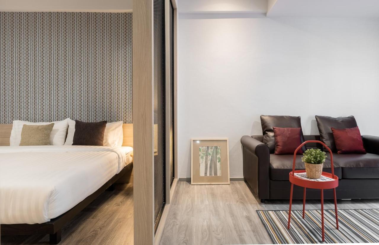 China Cozy Asoke Hotel Bangkok Bagian luar foto