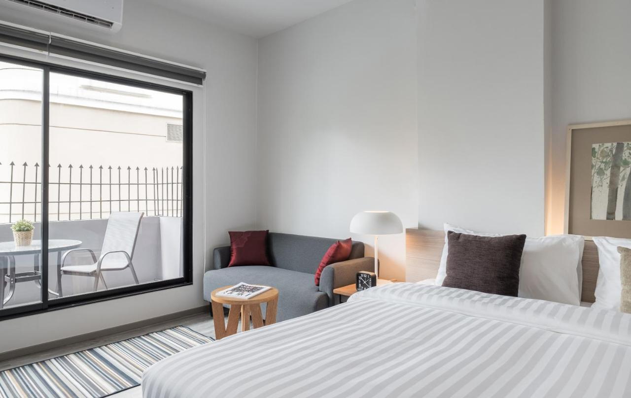 China Cozy Asoke Hotel Bangkok Bagian luar foto