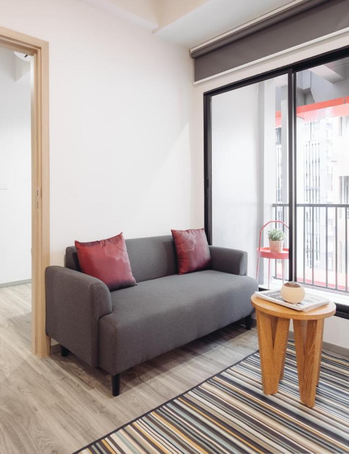 China Cozy Asoke Hotel Bangkok Bagian luar foto