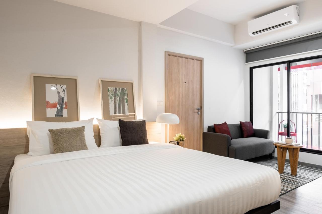 China Cozy Asoke Hotel Bangkok Bagian luar foto