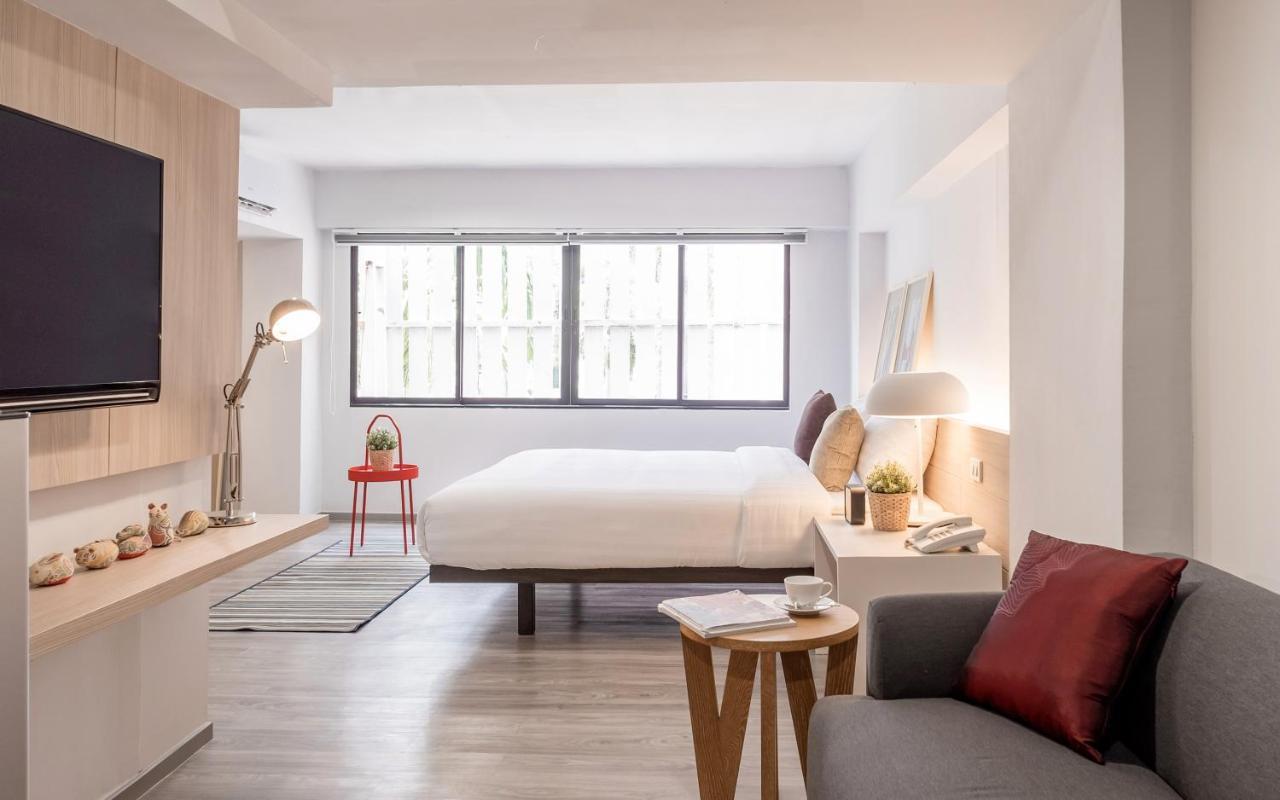 China Cozy Asoke Hotel Bangkok Bagian luar foto