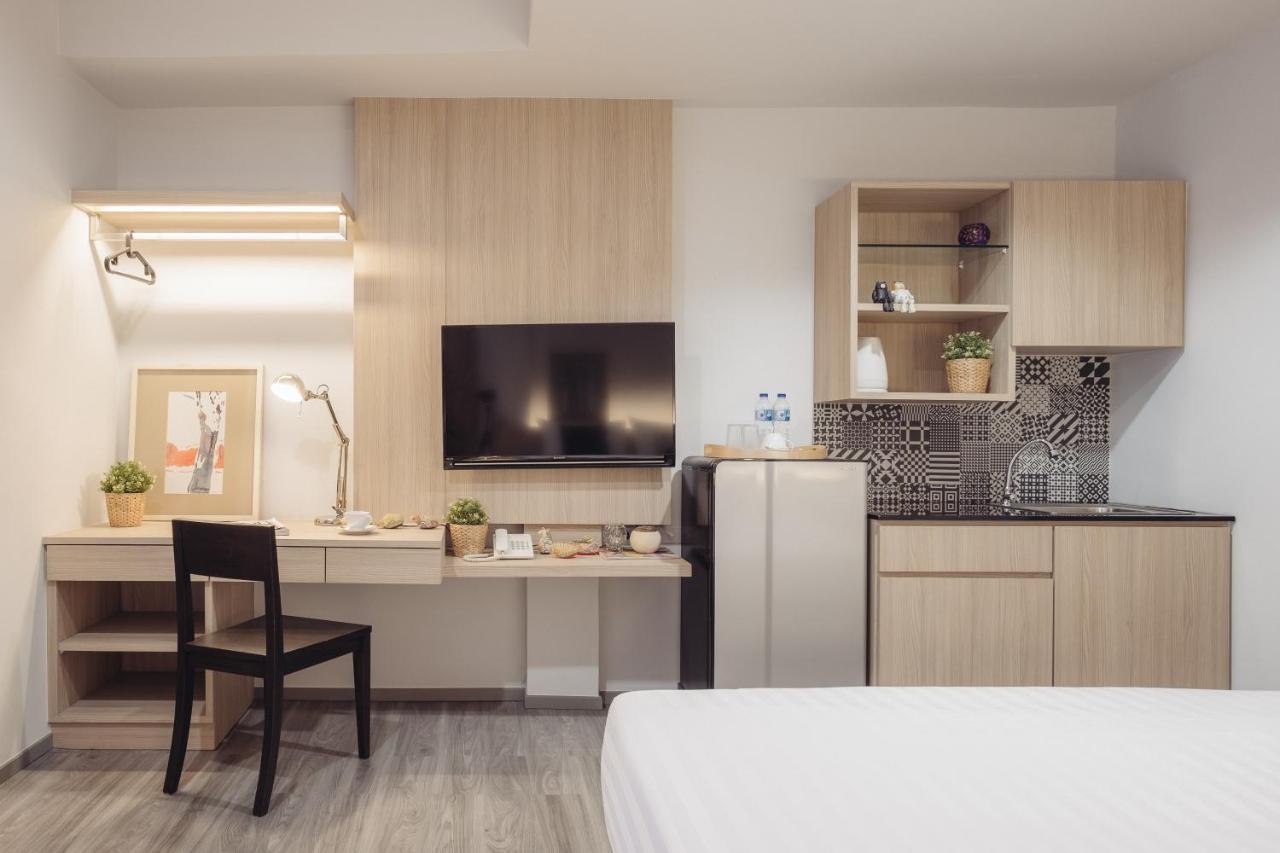 China Cozy Asoke Hotel Bangkok Bagian luar foto