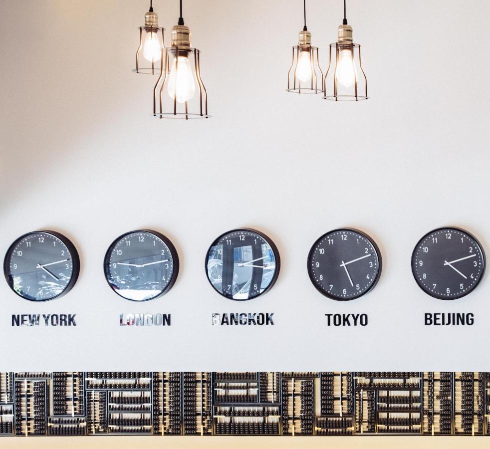 China Cozy Asoke Hotel Bangkok Bagian luar foto